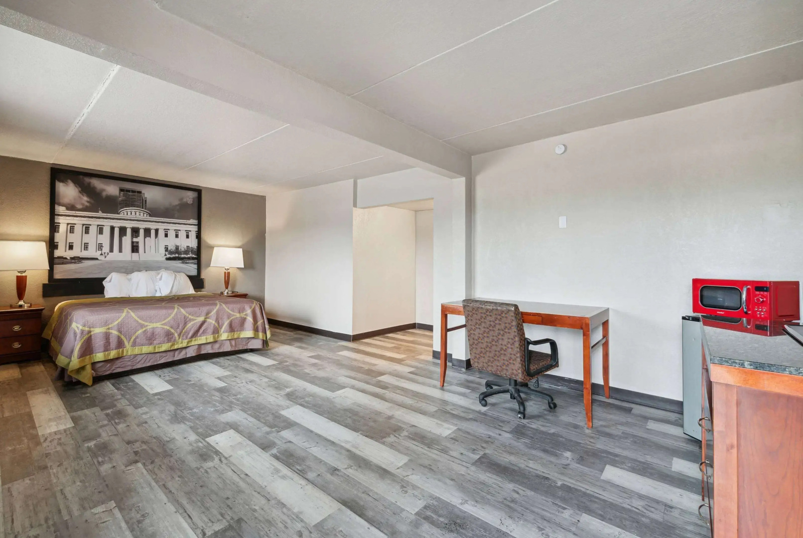 Super 8 by Wyndham Millbury/Toledo