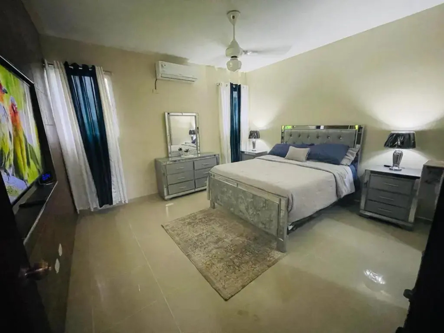 Condo 3 Bd Apt, Internet,2 Parqueo,lavadora,ac