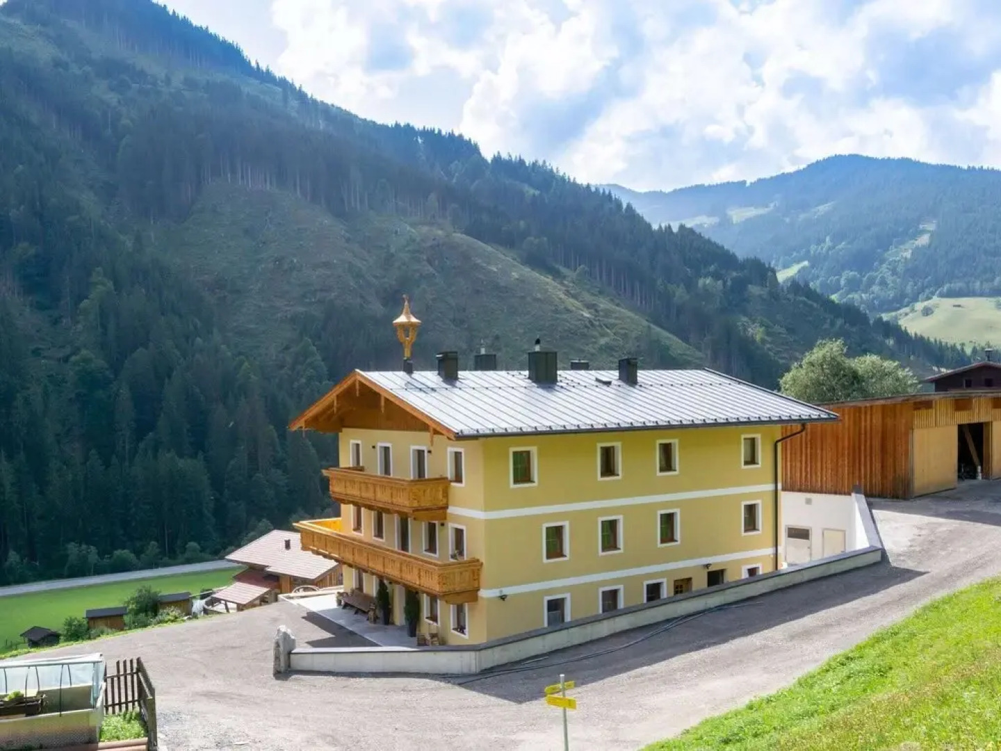 Spacious Apartment in Saalbach with Ski Boot Heaters