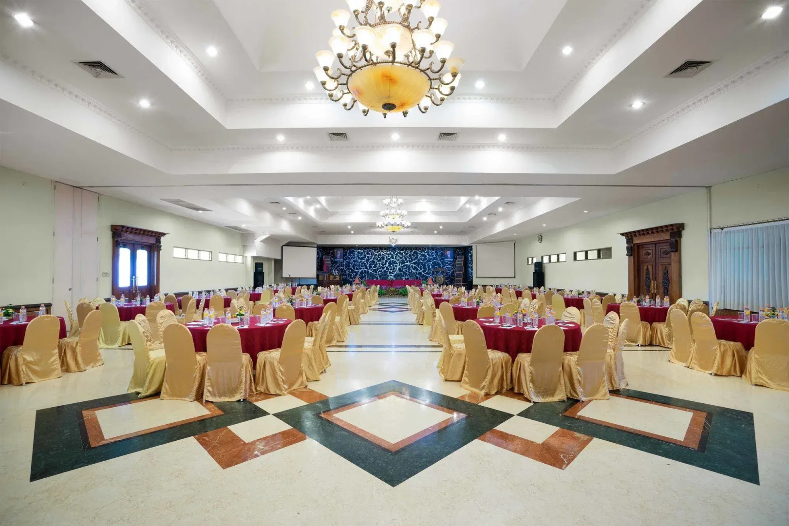 Royal Hotel and Villa Batu