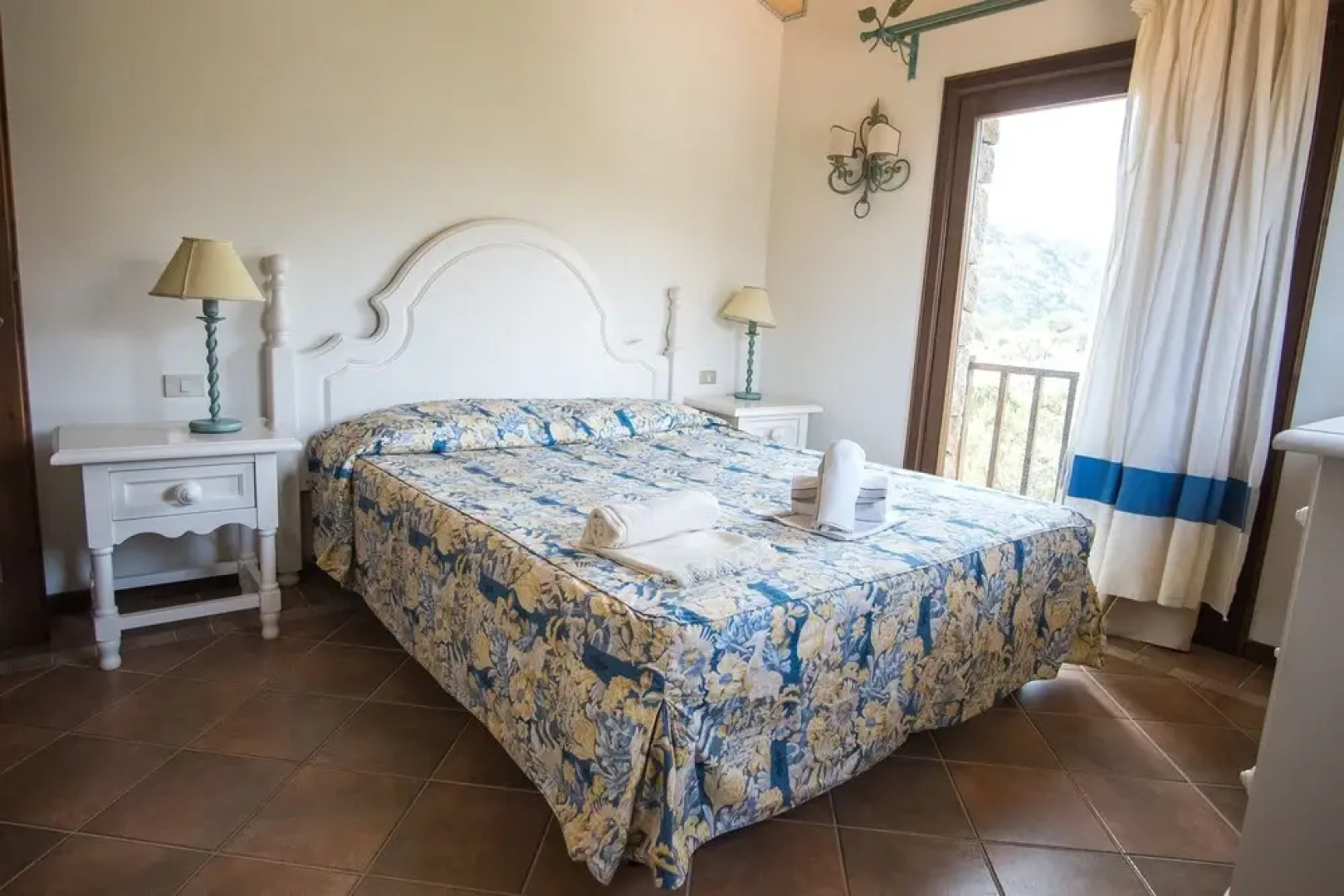 Beautiful Giardino Degli Oleandri two Bedroom Apt Sleeps 6 Plus a Child num 0862