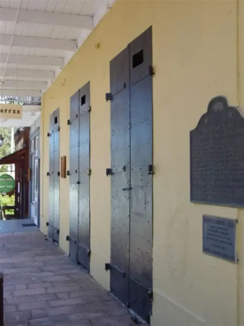 Hotel Léger Restaurant & Saloon