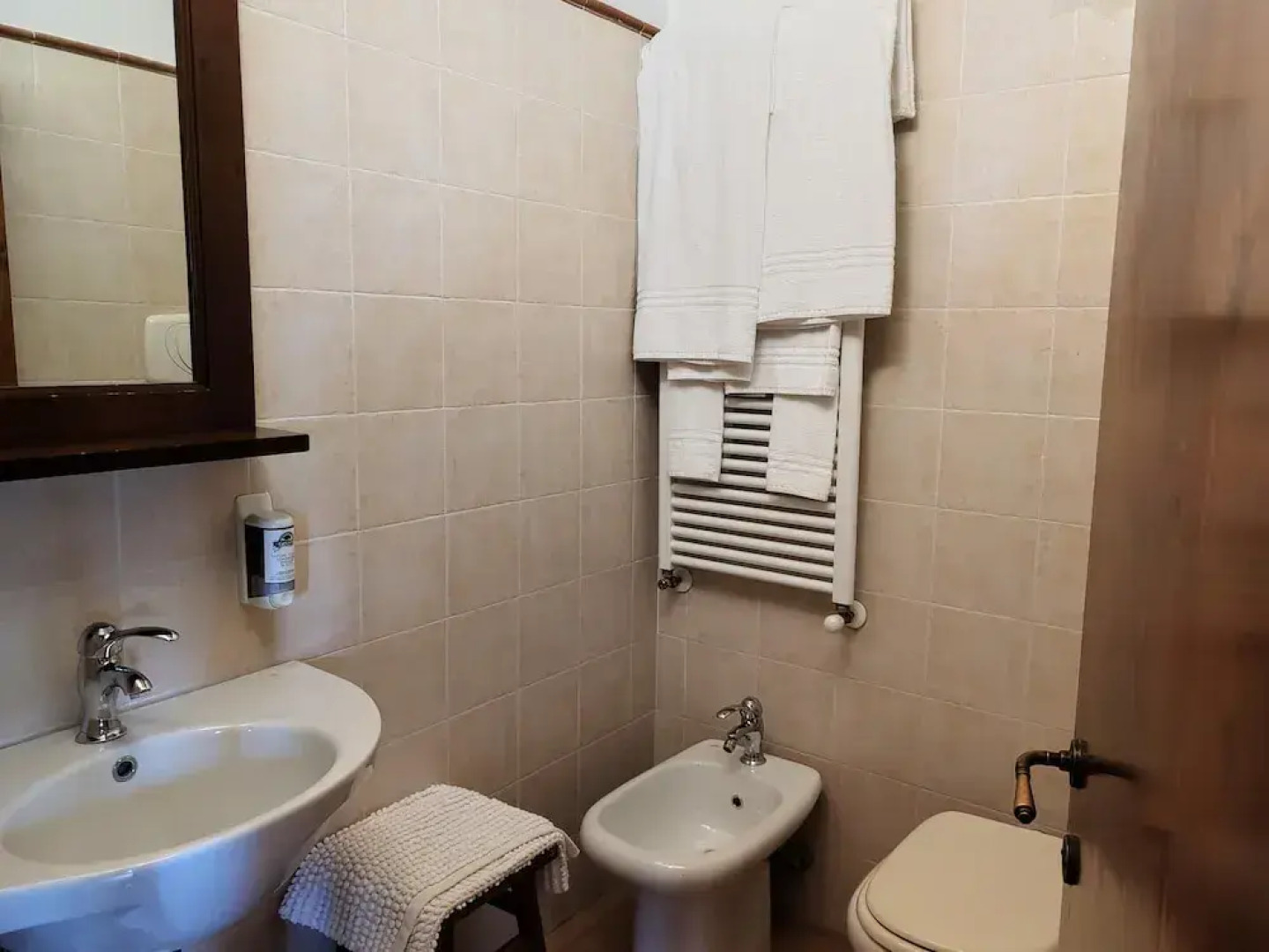 Farmhouse in Marche With Pool & Verdicchio Wines