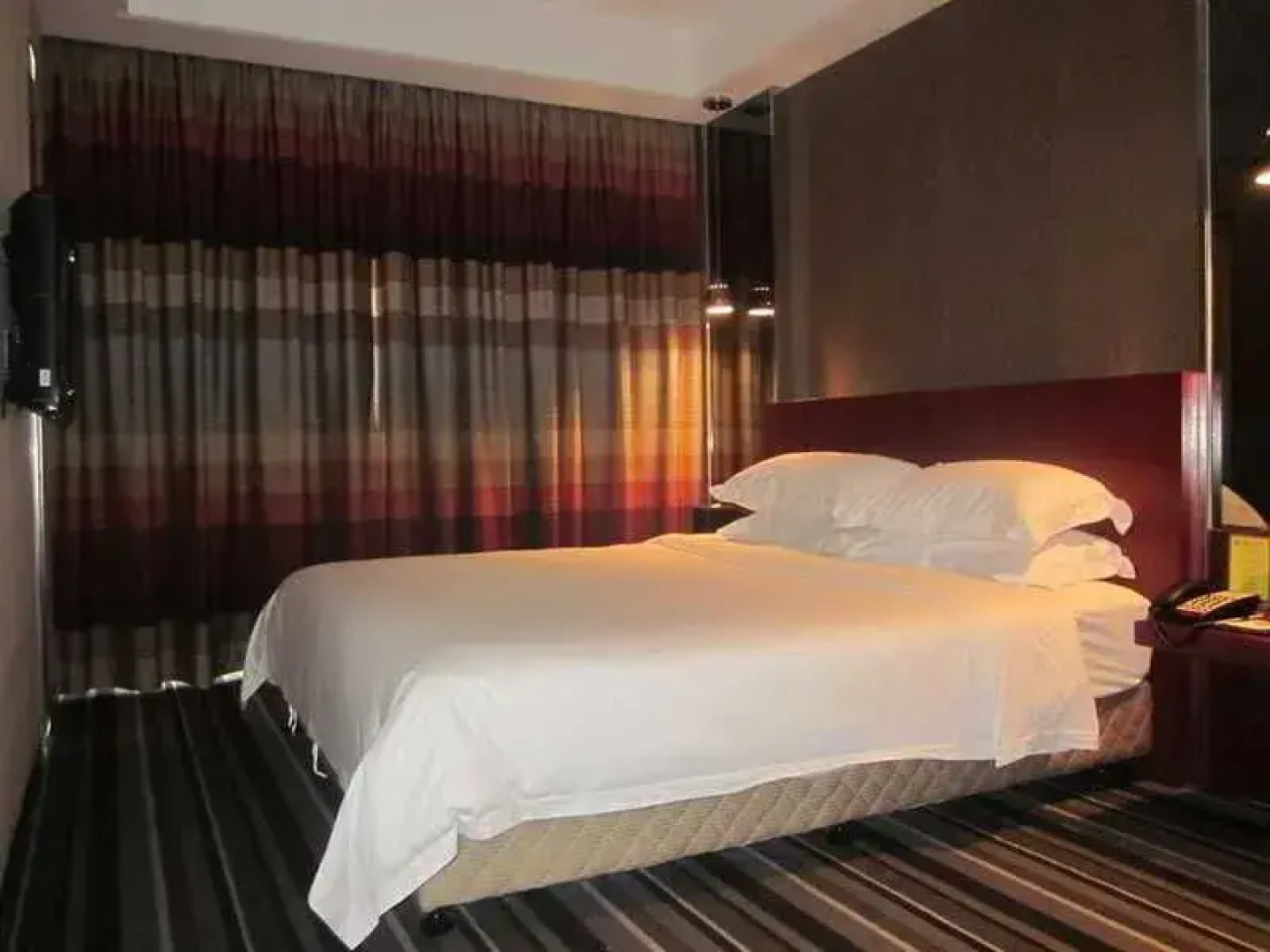 Vienna Hotel (Dongguan Houjie Dadao Branch)