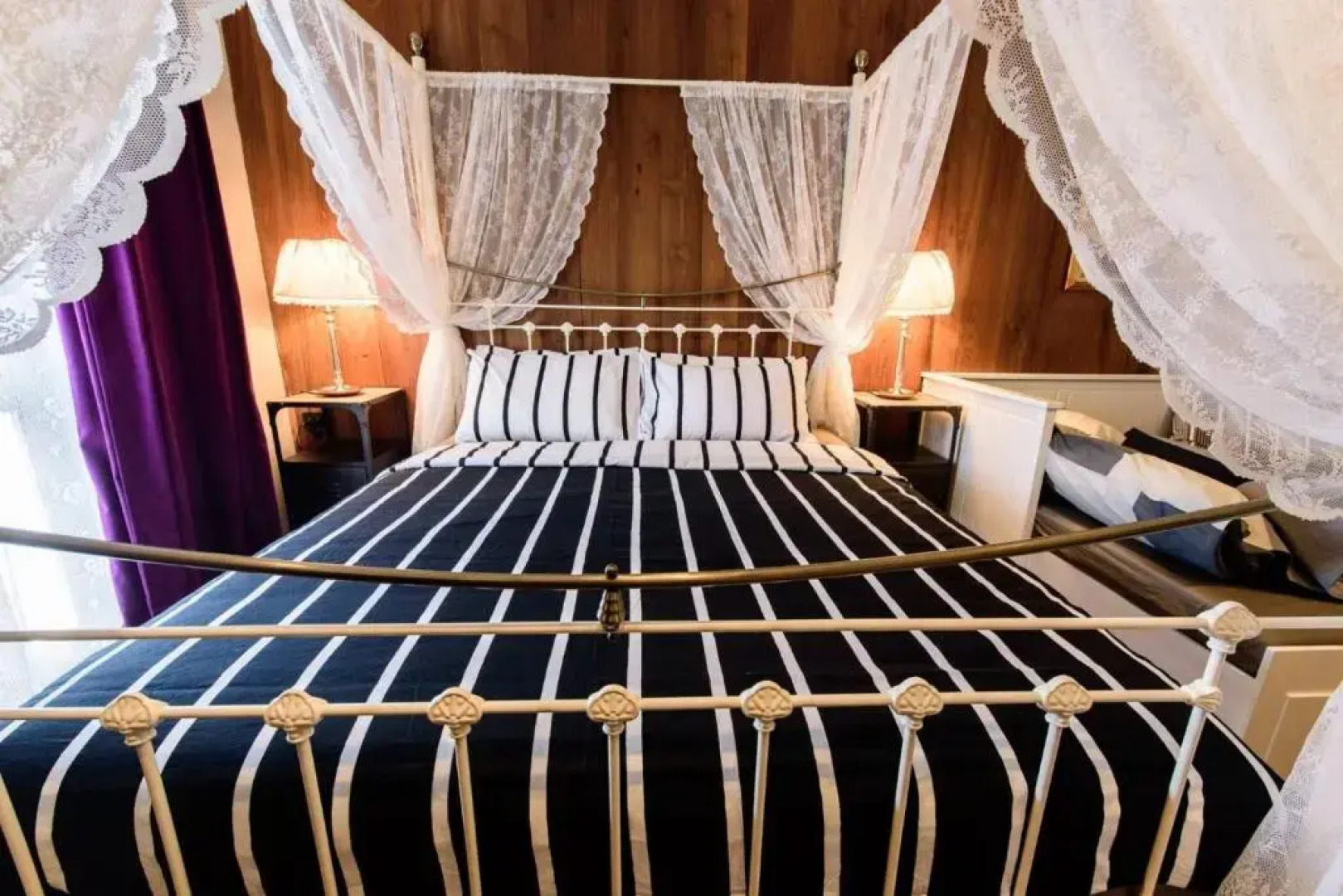 Rimrabeang Amphawa Cafe and Suite