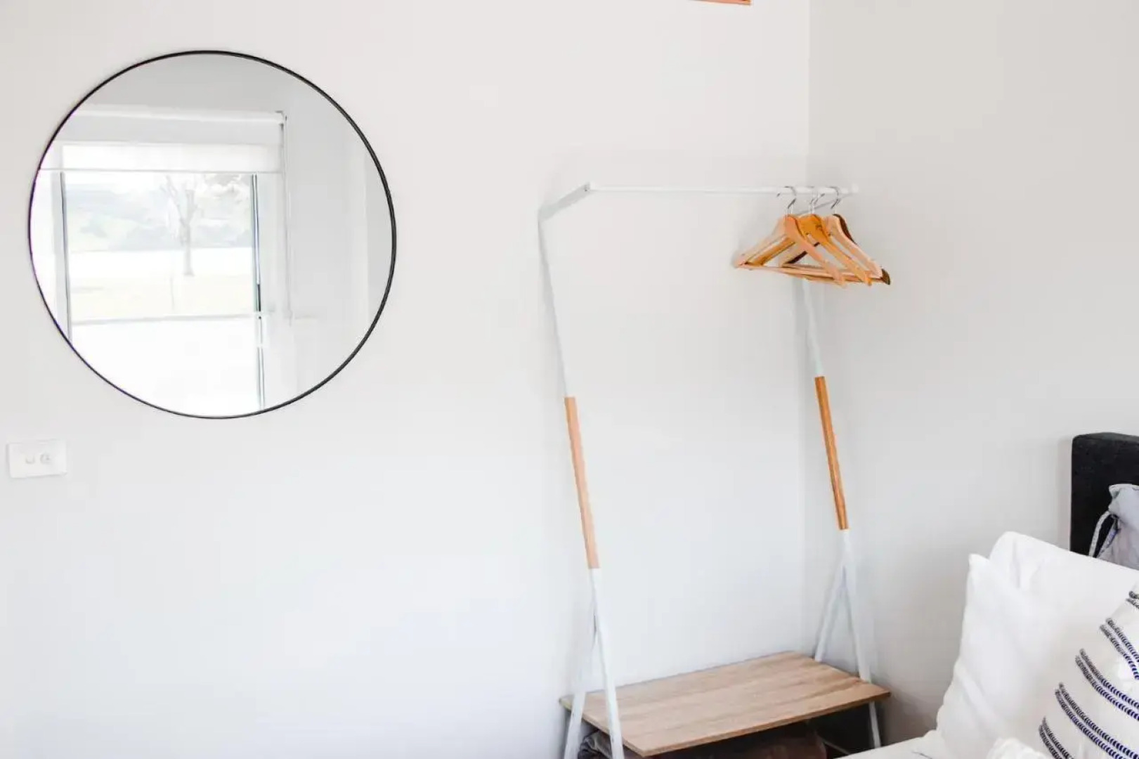 The Wheelhouse - 2BR Waterfront Apt in town