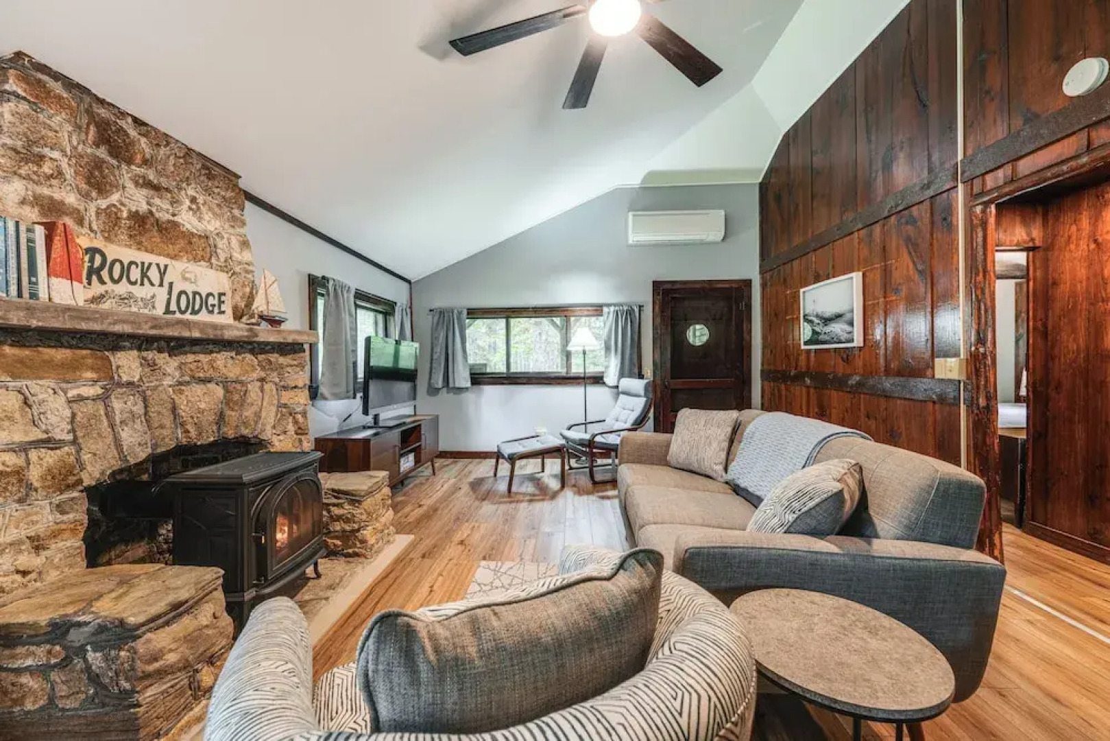 Walk to Barrett's Park: Wooded Cabin w/ Grill!