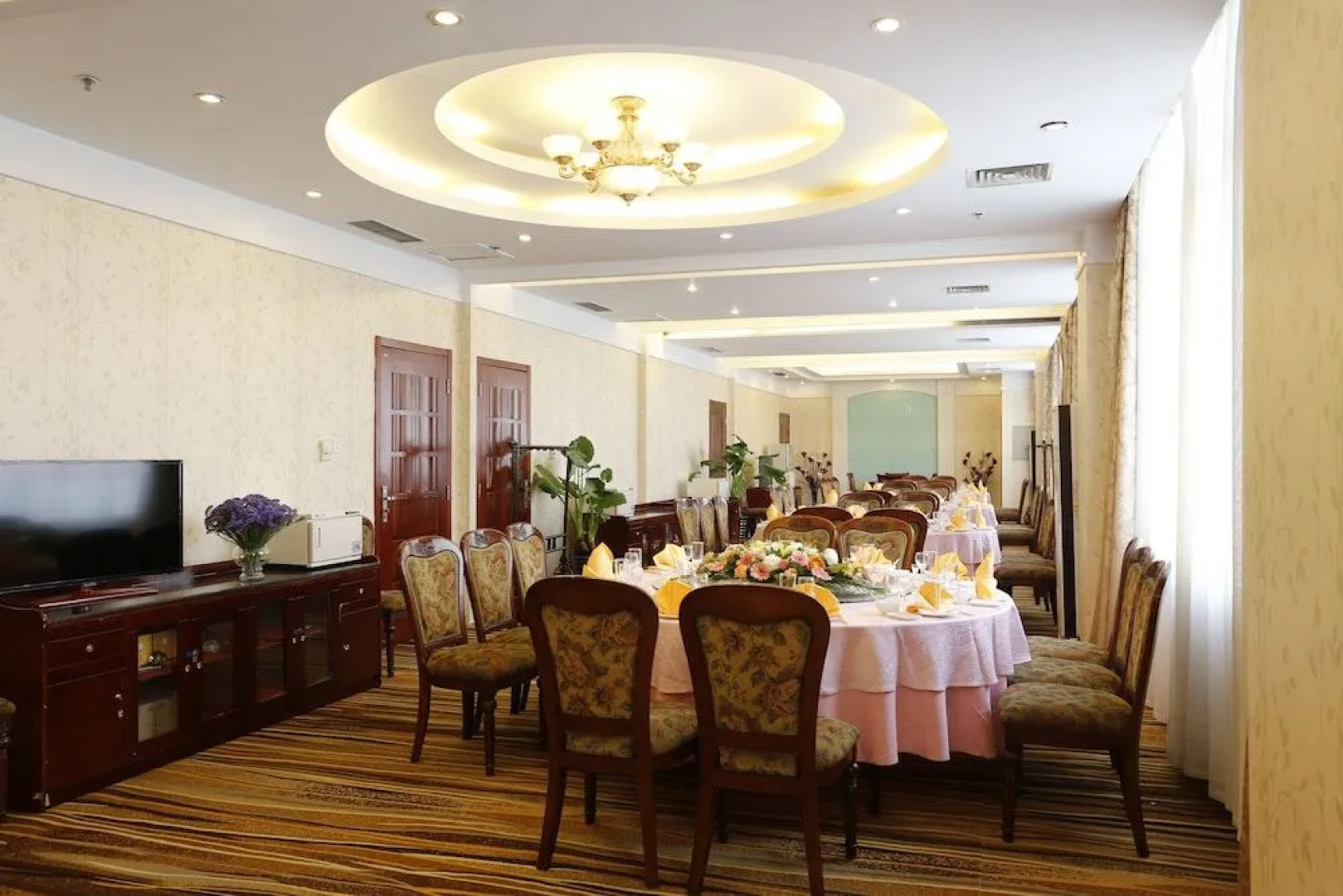 Luoyang Yijun Hotel