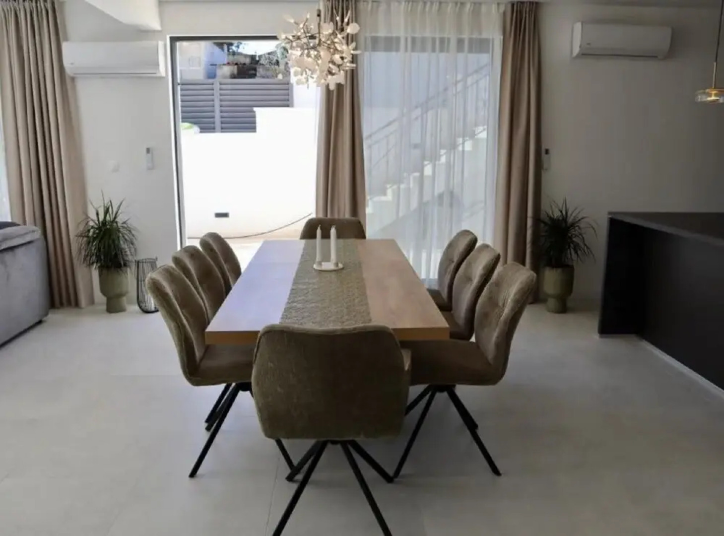 Sunset Villa Aves With Pool, Gym and Sauna