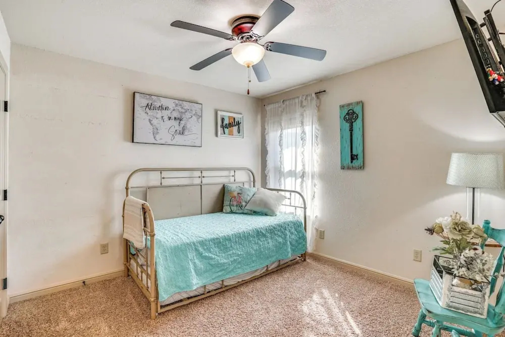 Charming Home w/ Chiminea in Weatherford!