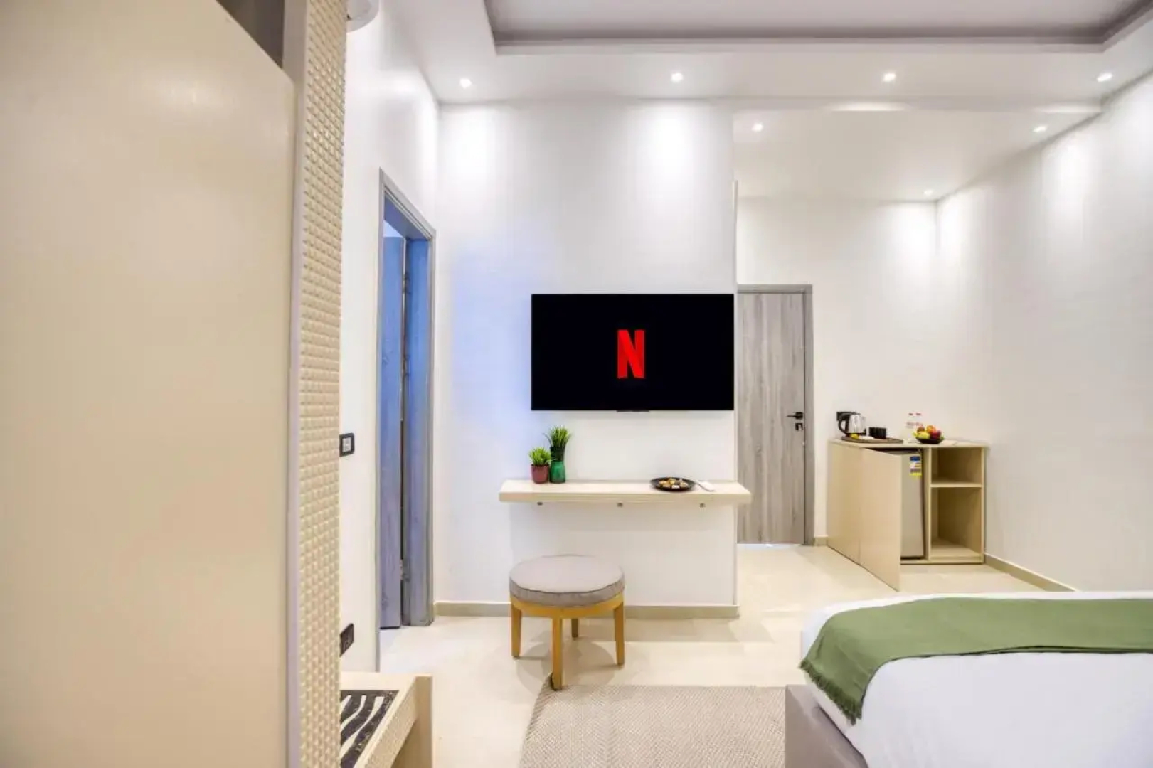 Seven Stays Zayed