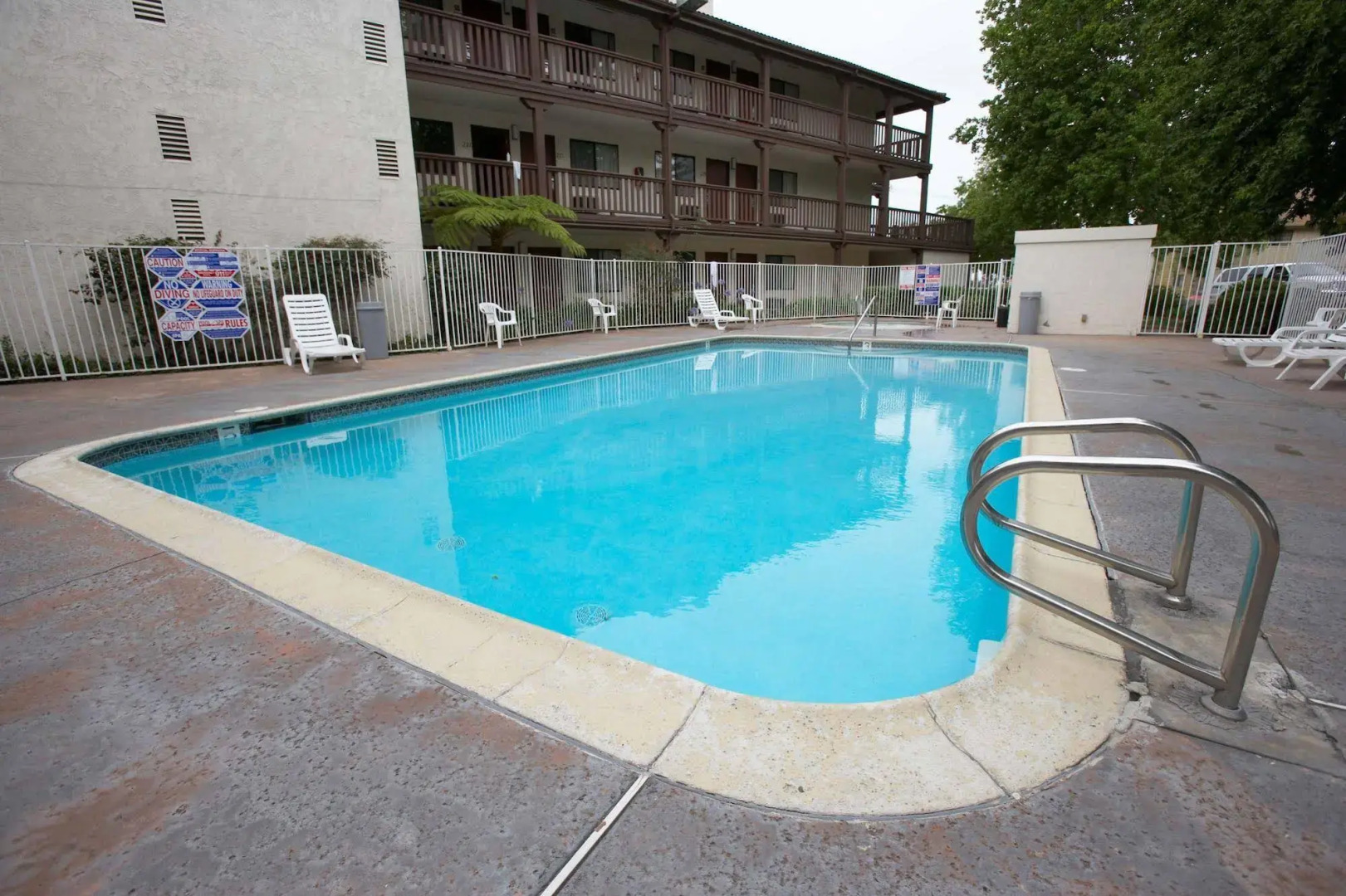 EZ 8 Motel South Bay