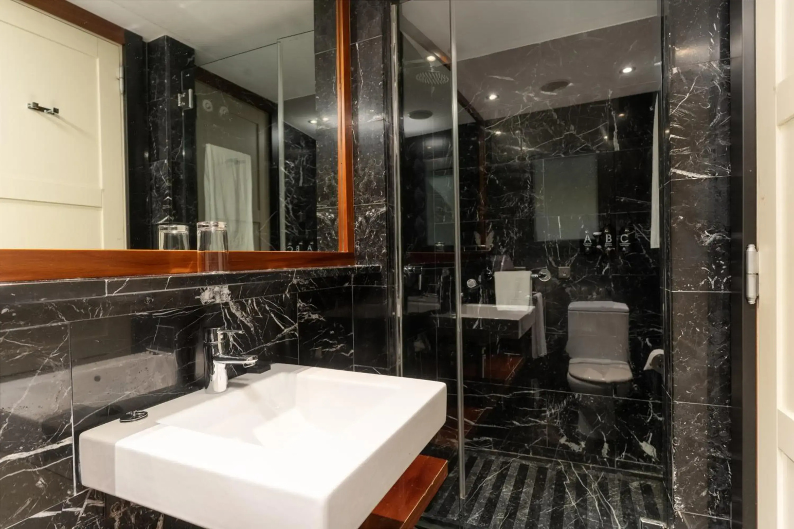 U232 Hotel