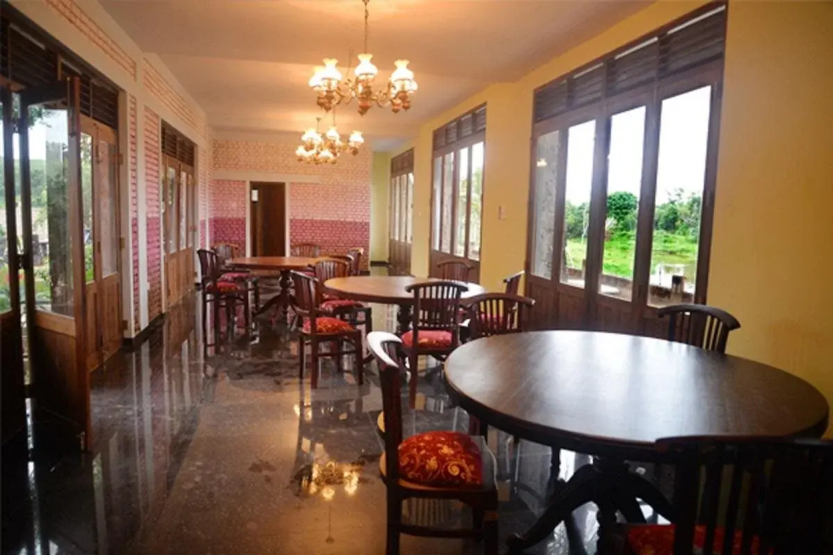 White Peacocks and Birds Resort