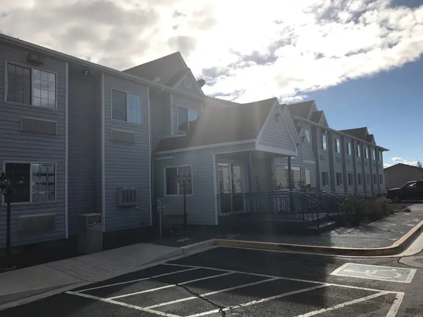 Rodeway Inn & Suites