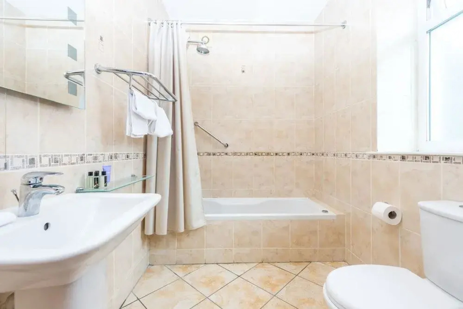 Airport View Hotel & Secret Spa