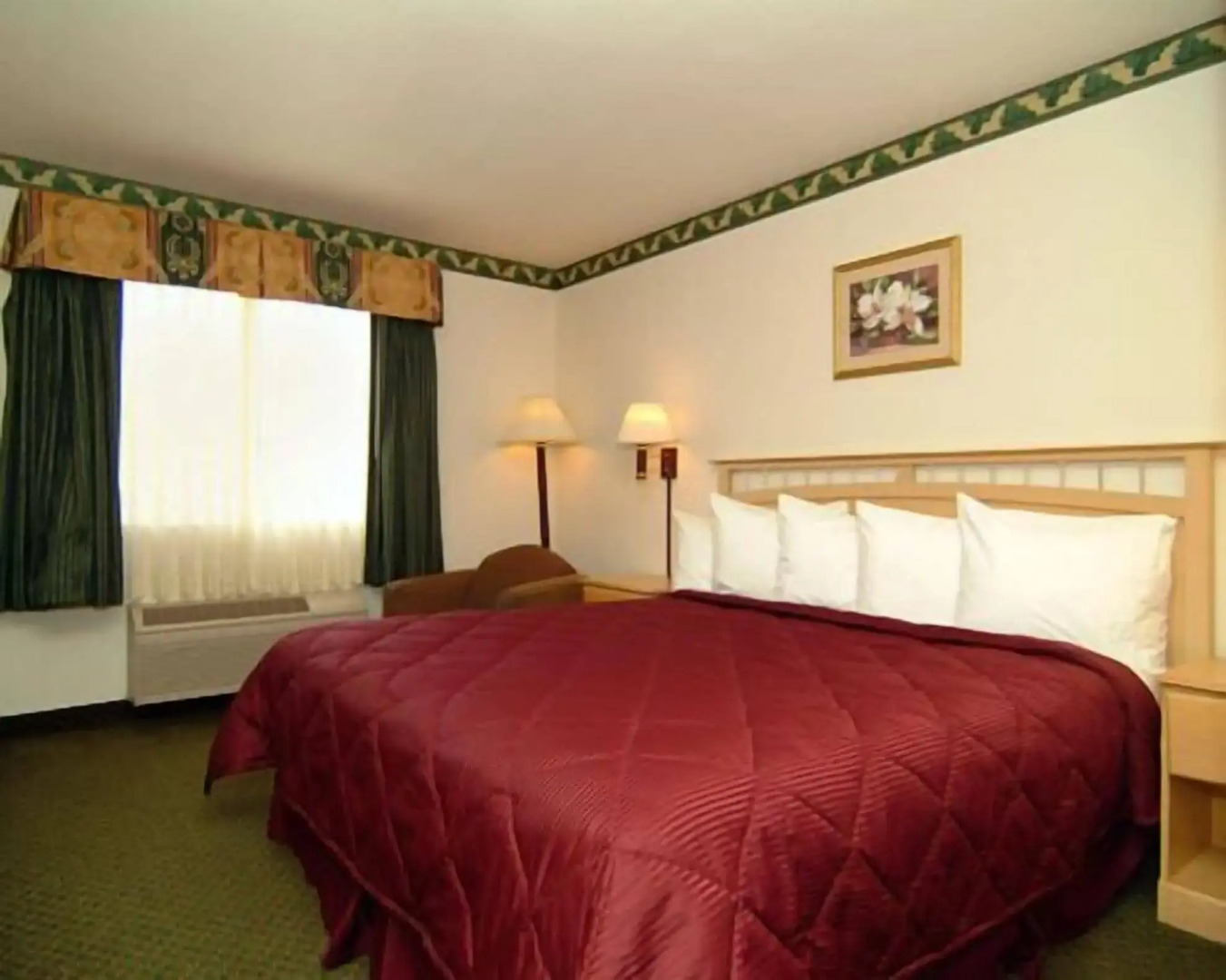 Lamplighter Inn & Suites