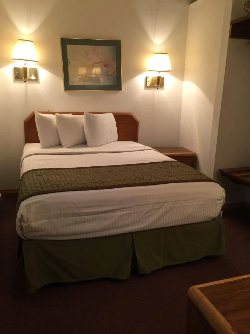 Adirondack Oasis Motel