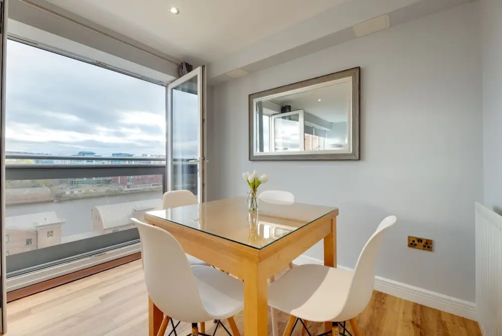 Swan Apartments - By Week2Week