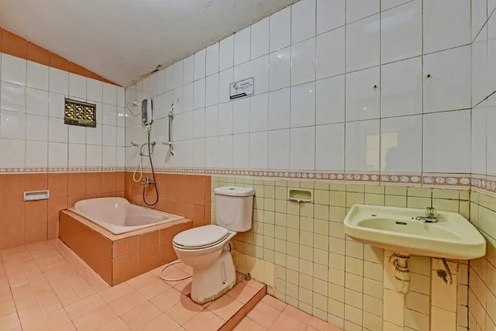 OYO 90443 Hotel New Kartika In