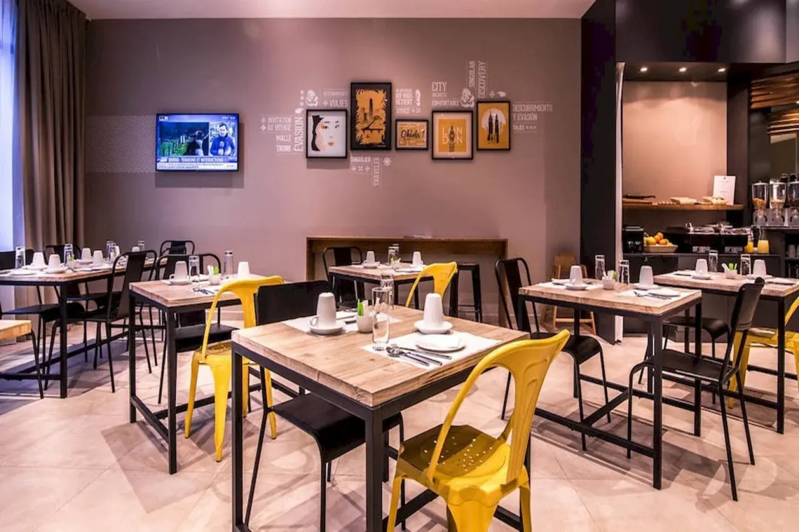 Best Western Plus Suitcase Paris La Defense