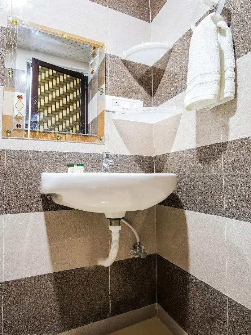 Spot On 47204 Royal Guest House