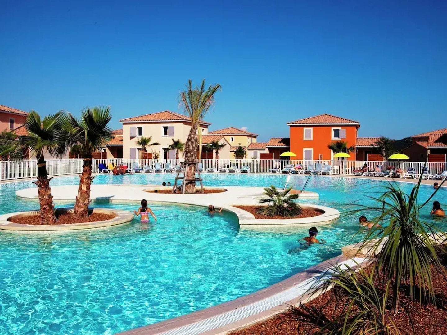 Semi-detached Home in Mediterranean Style, With Nice AC