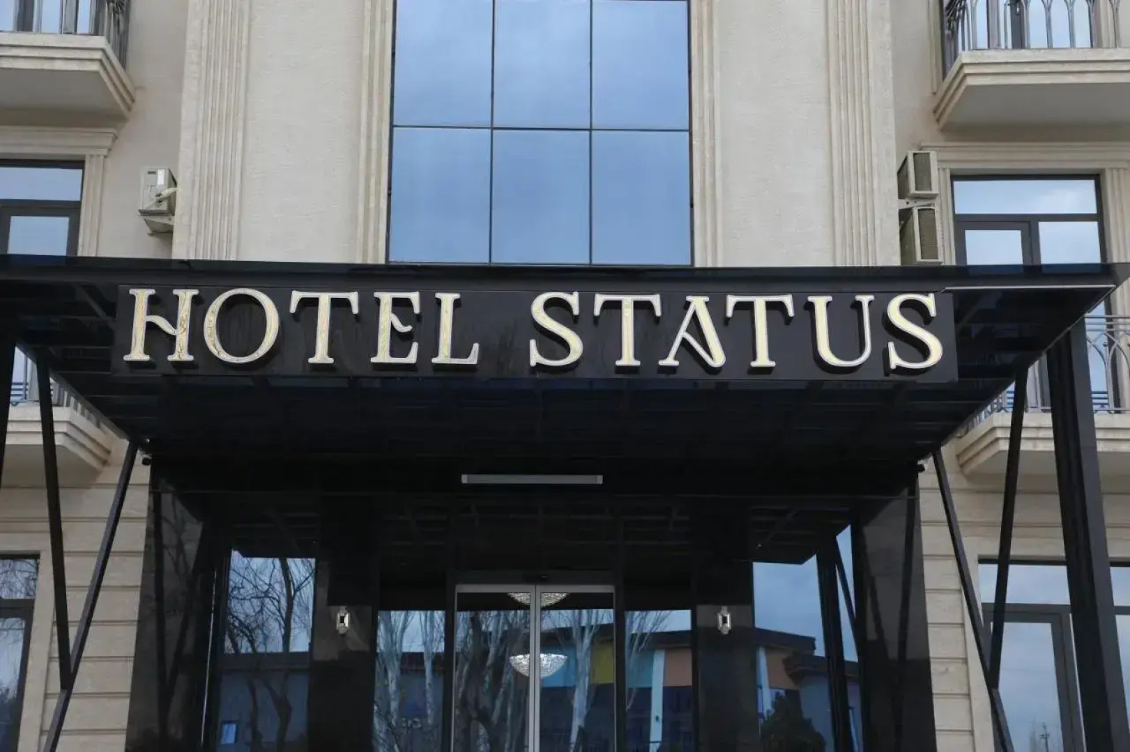 Status Hotel (Статус)