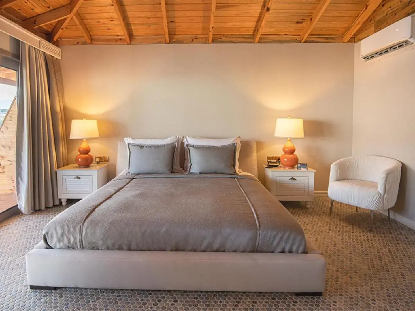 Les Ambassadeurs Marina Hotel & Casino