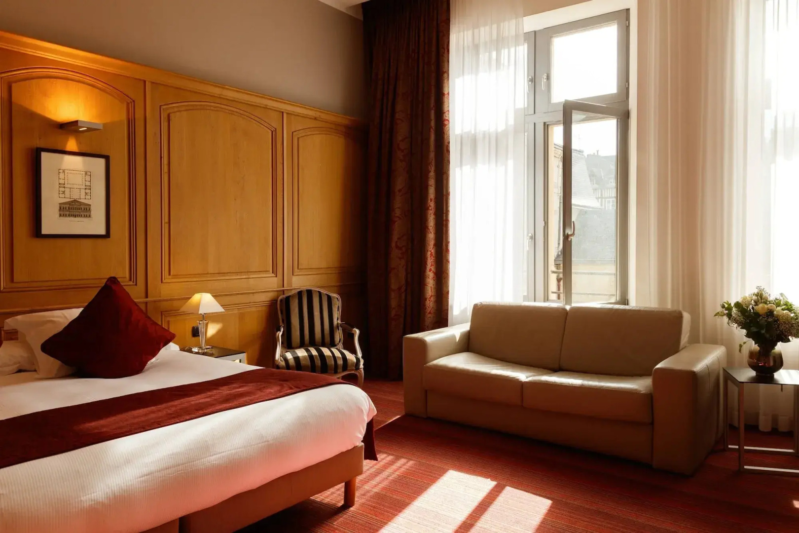 Hotel de Bourgtheroulde, Autograph Collection