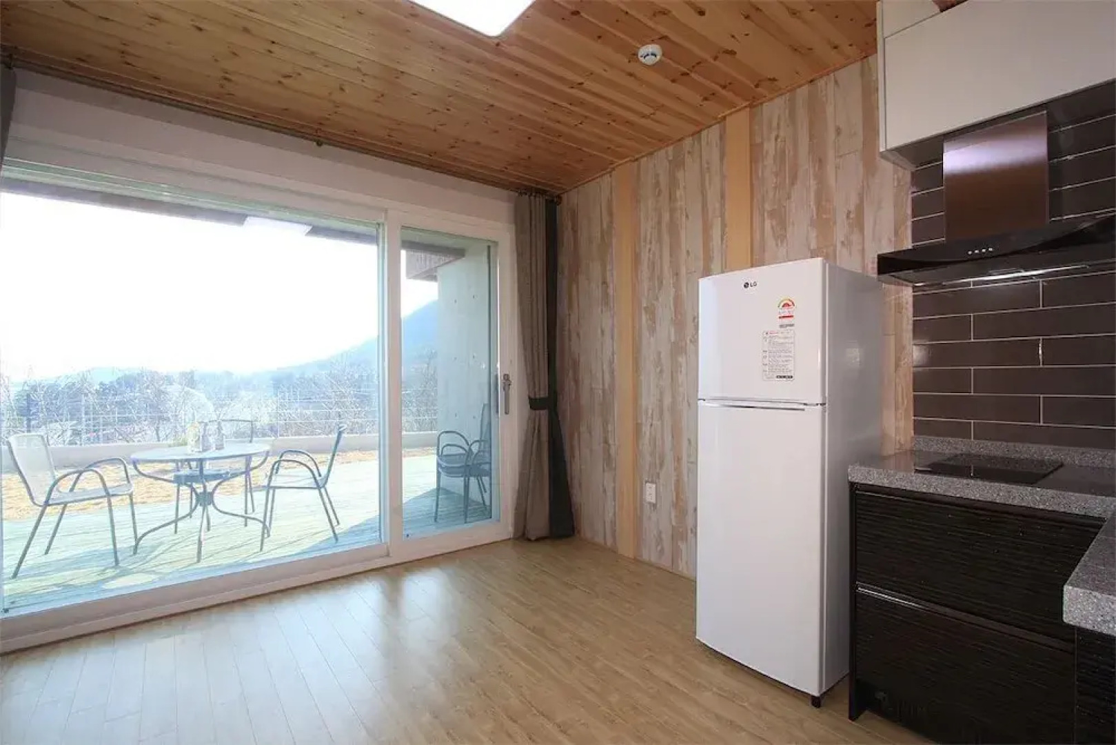 Blue Road Town Pension-Crystal