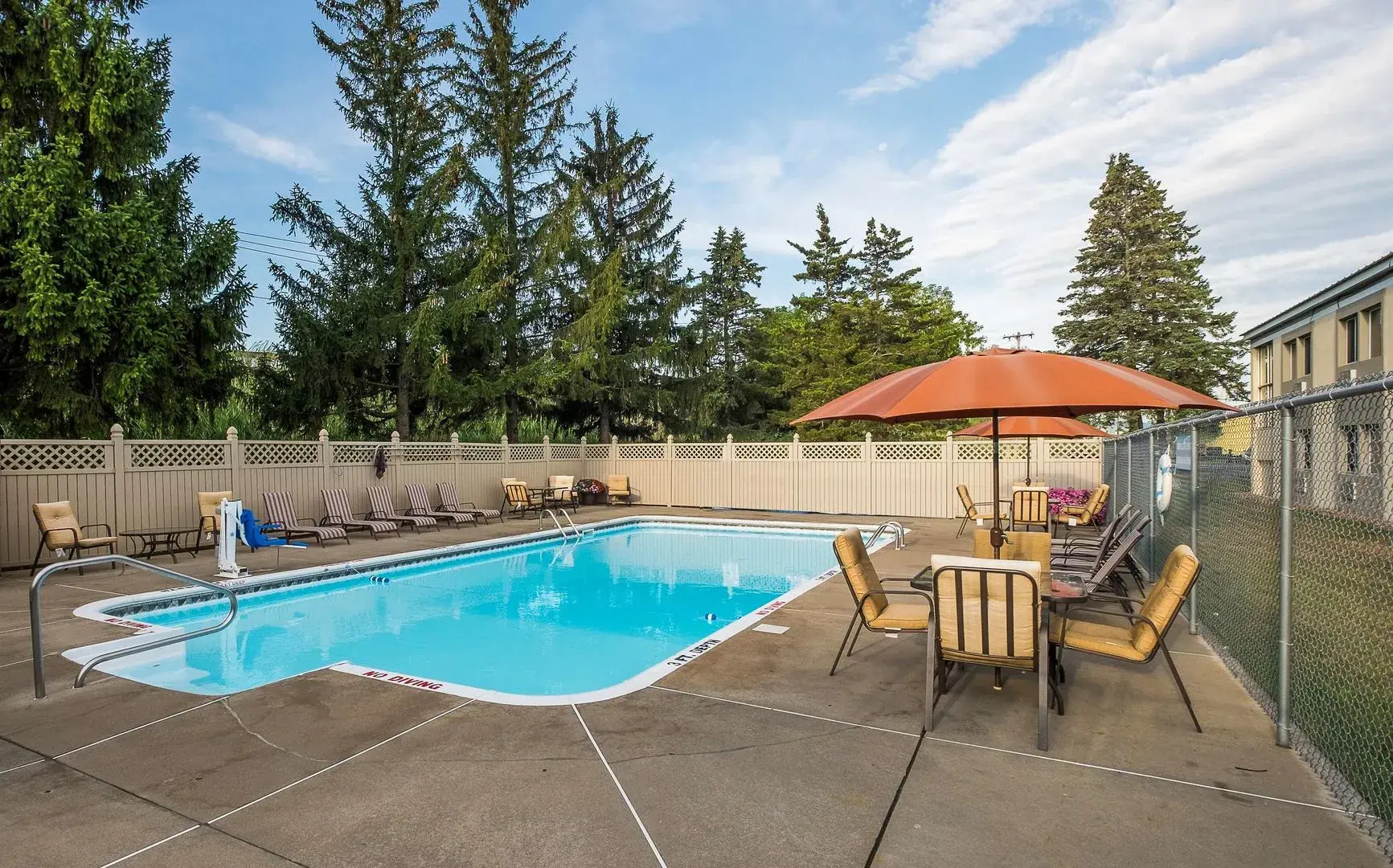 Red Roof Inn & Suites Herkimer