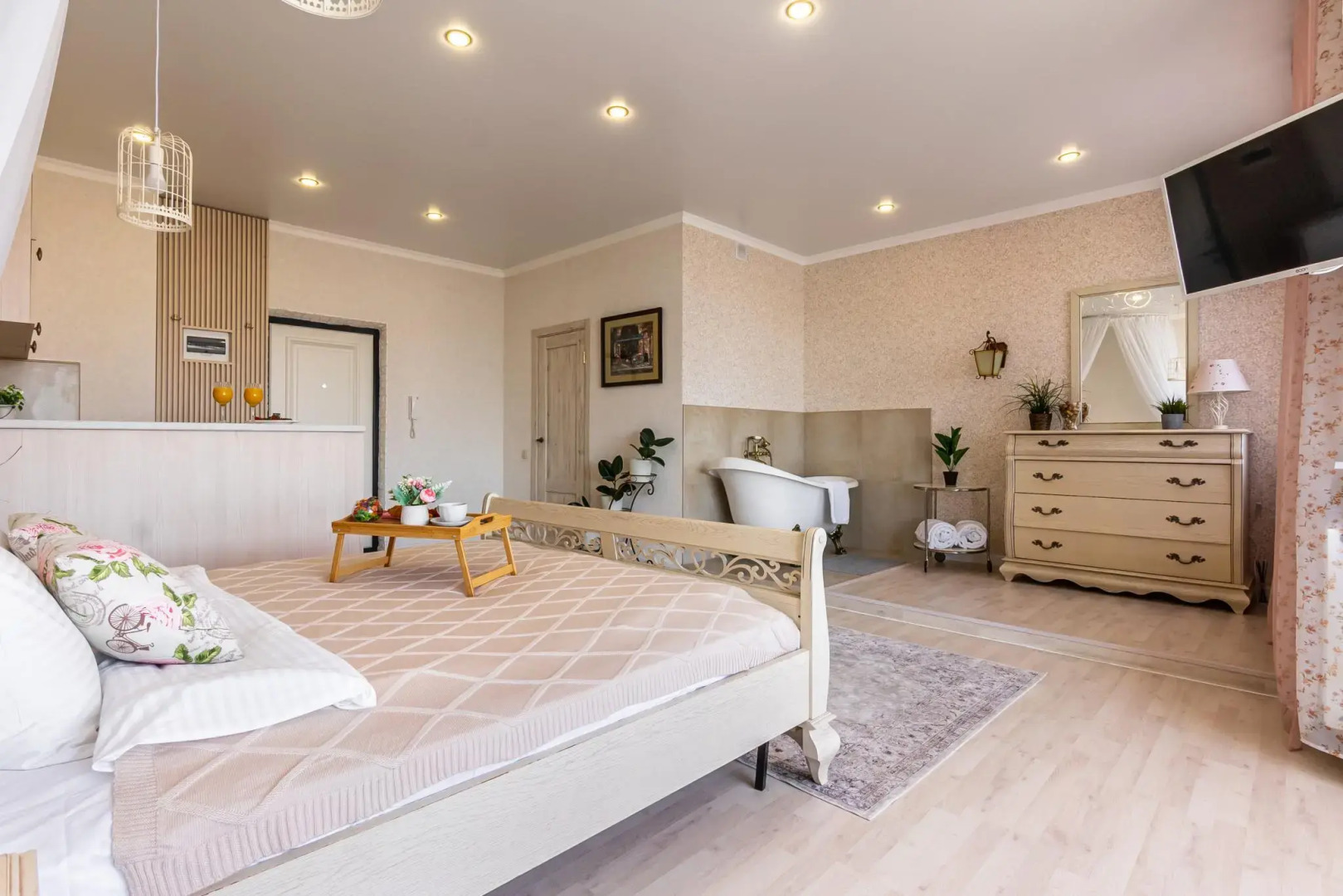 Вершина на переулке Зеркальный