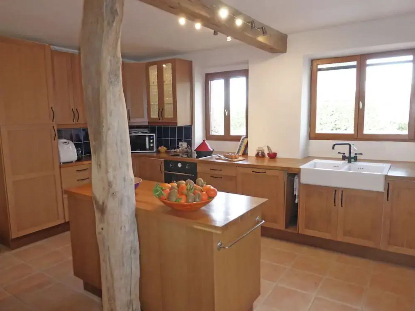 Luxurious Villa in Cazaubon with Swimming Pool