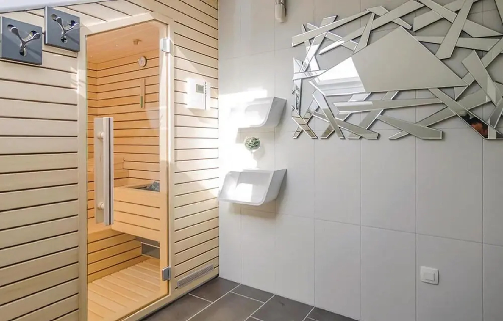 Nice Home in Sreser with Hot Tub, Sauna & WiFi