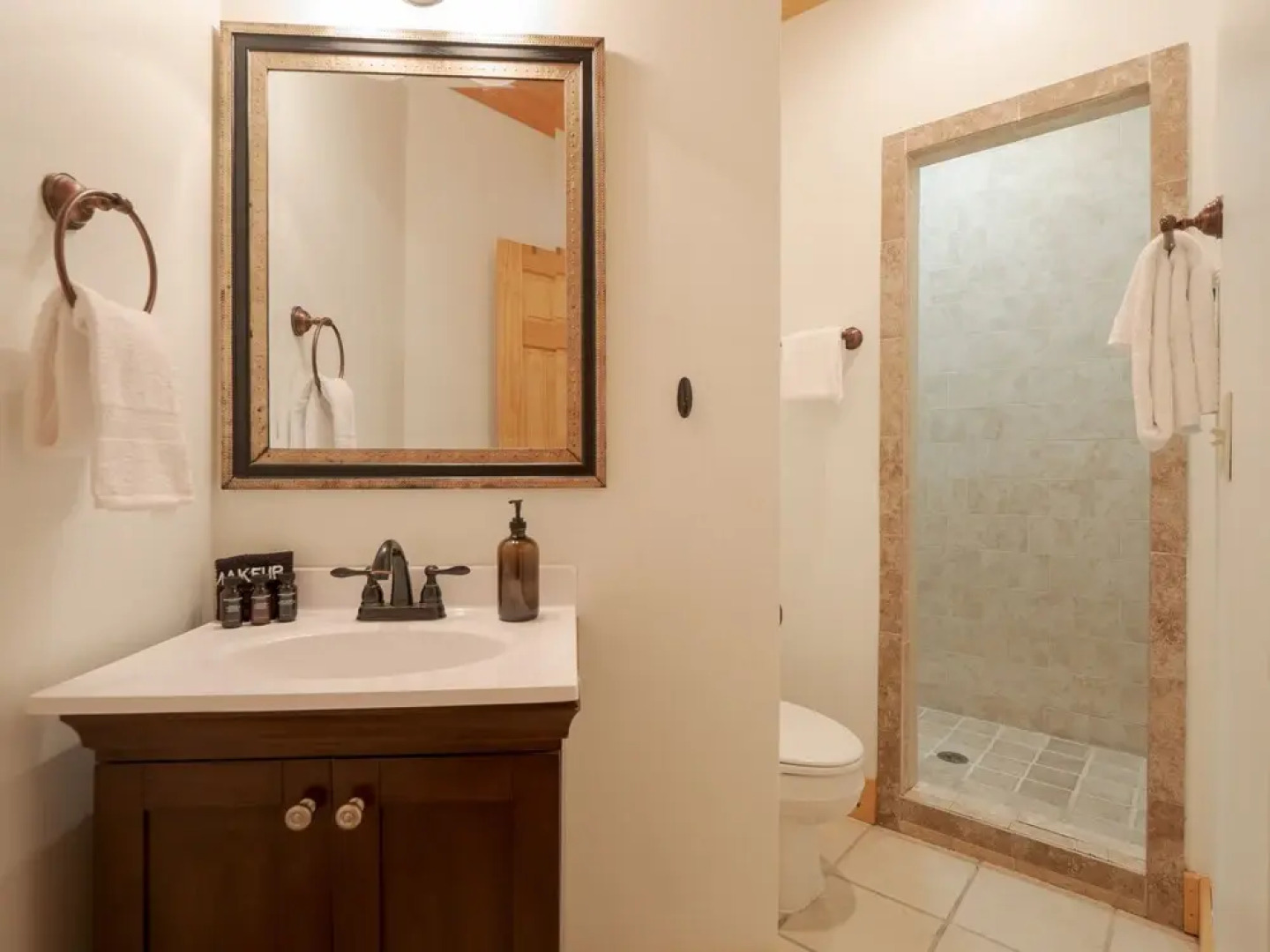 Red Oak by AvantStay Secluded Home w Gorgeous Views Pool Hot Tub Large Deck