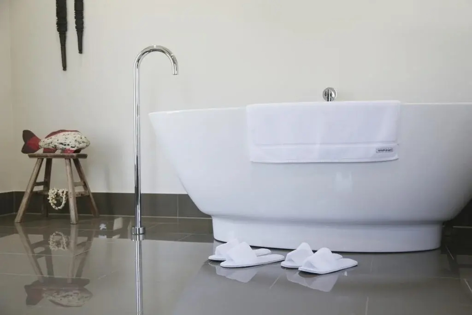 Lilies on Lovedale Estate - Heated Pool and Spa