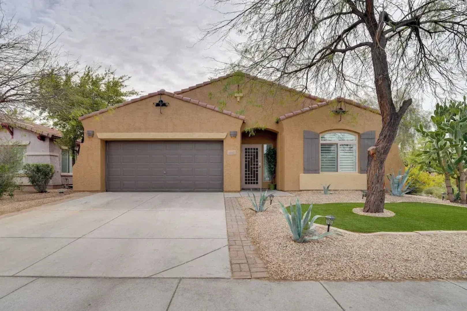 8 Mi to Sports Complex: Peoria Home w/ Hot Tub!