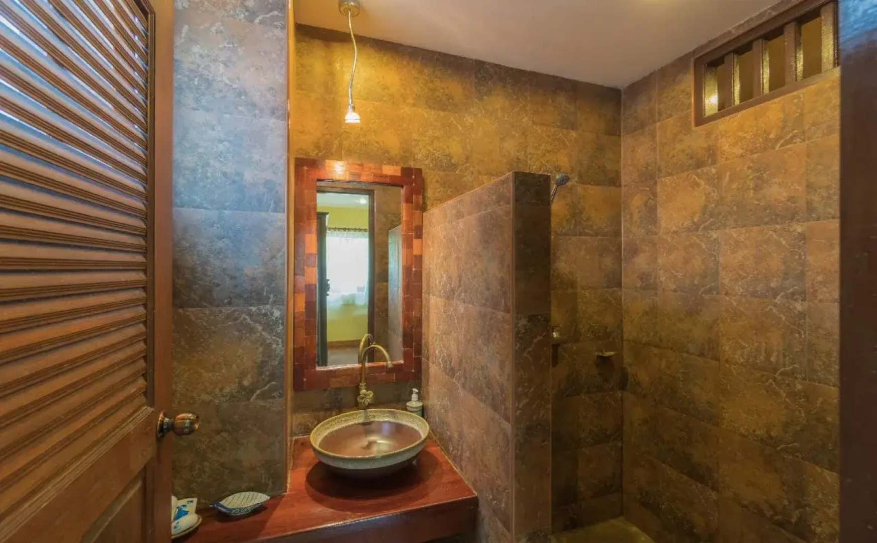 Coral Hotel Bangsaphan