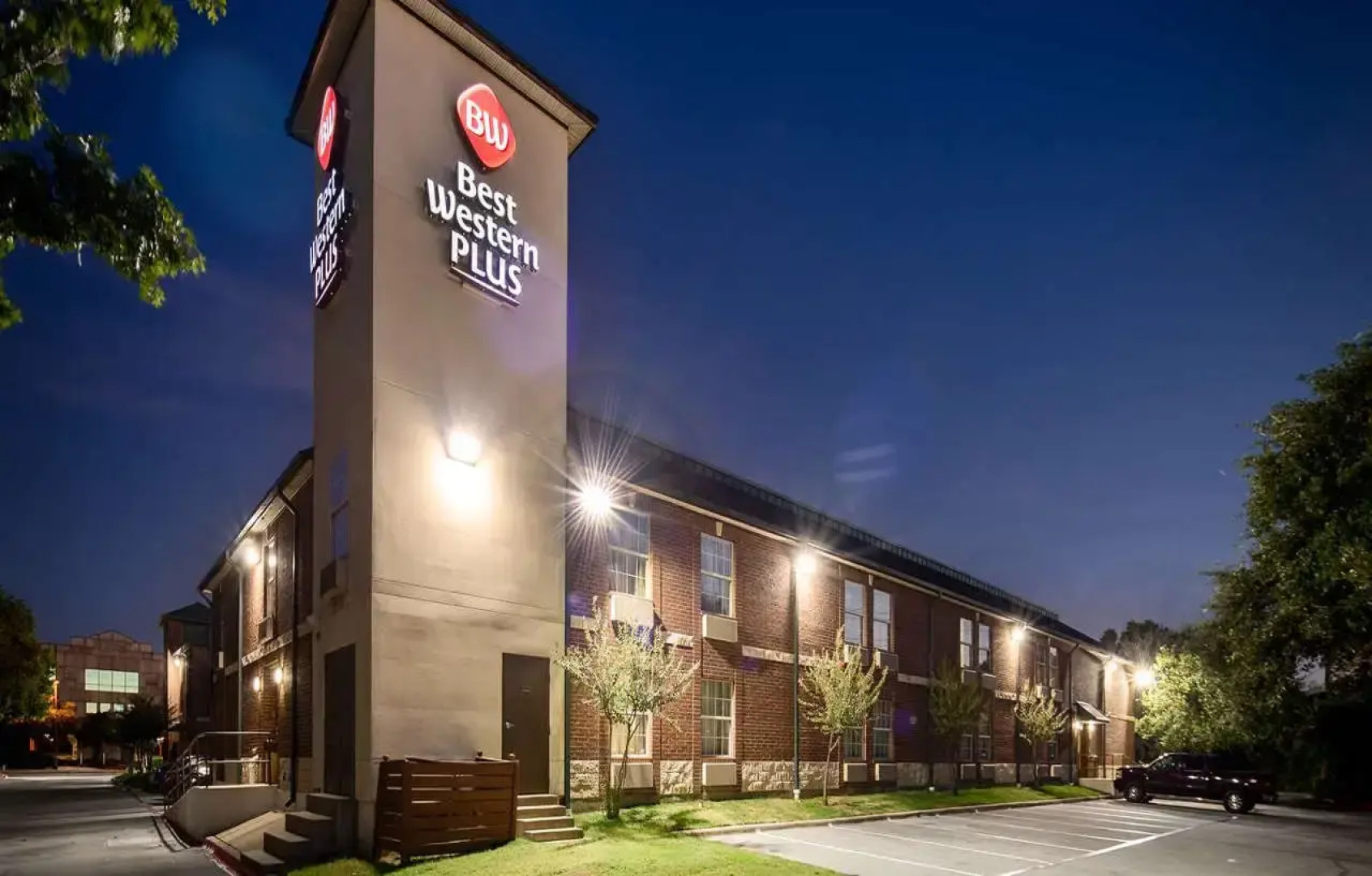 Best Western Plus Addison/Dallas Hotel