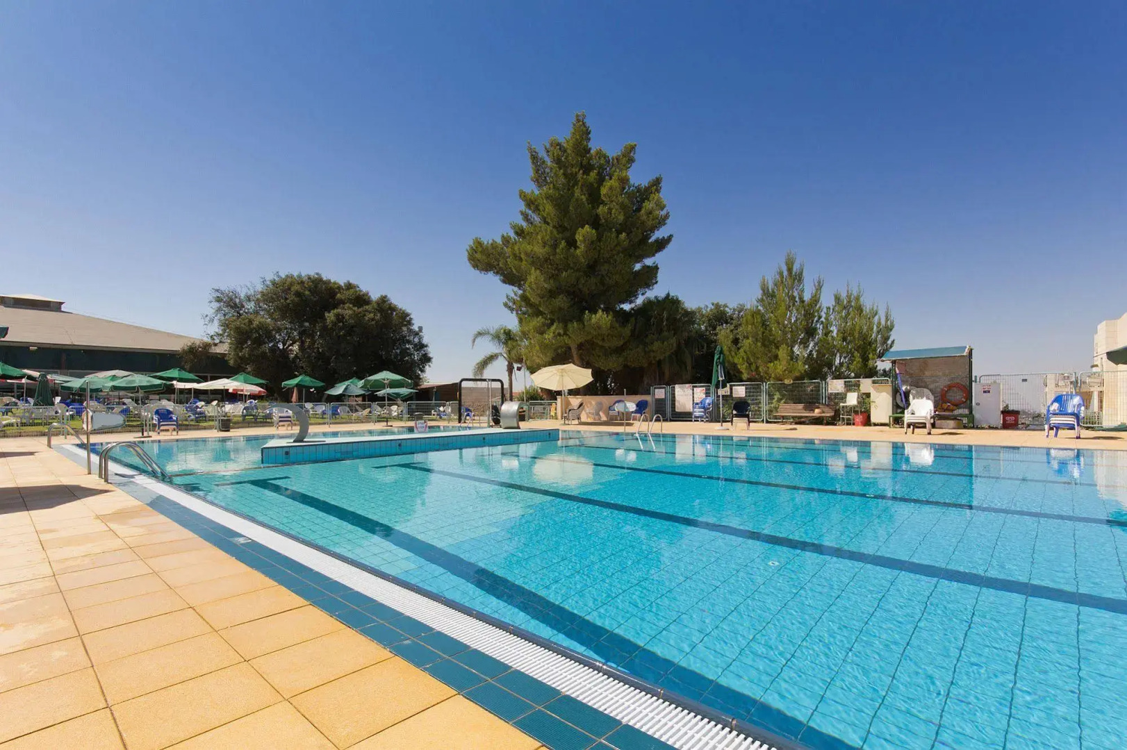 Shoresh Green Hills Family Suites Hotel