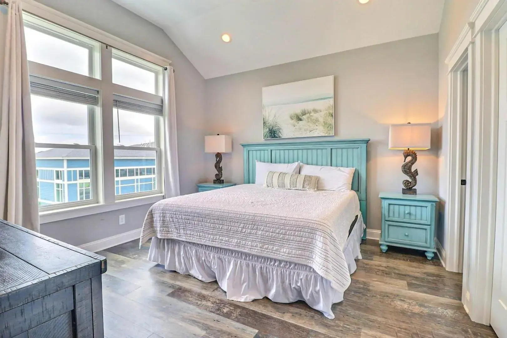 4059 - Bikinis & Martinis