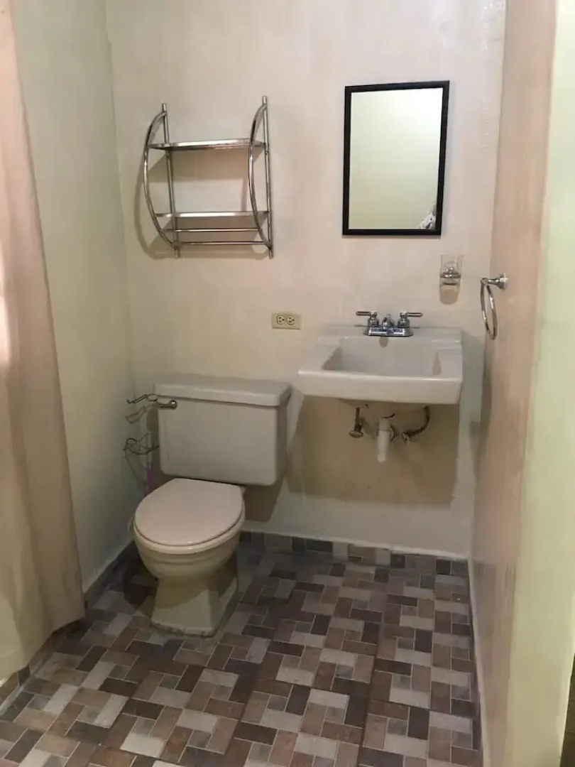 Lomas Apartments & Private Rooms
