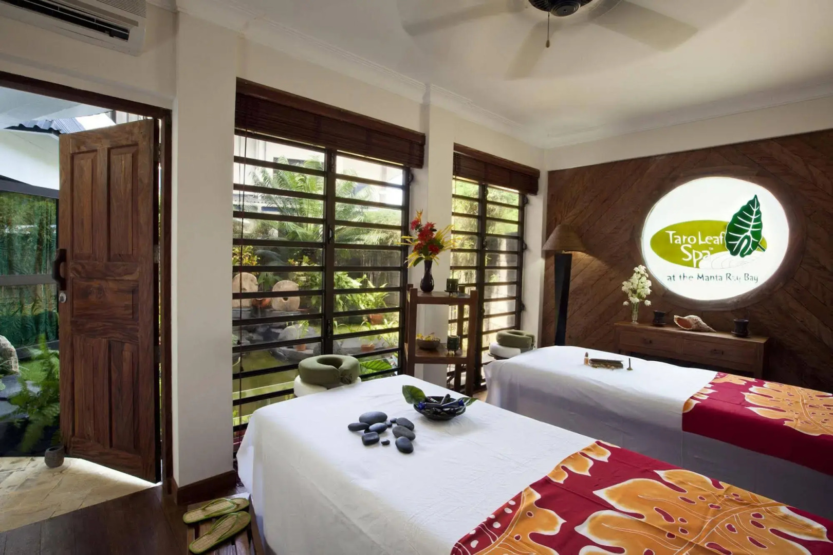 Manta Ray Bay Resort