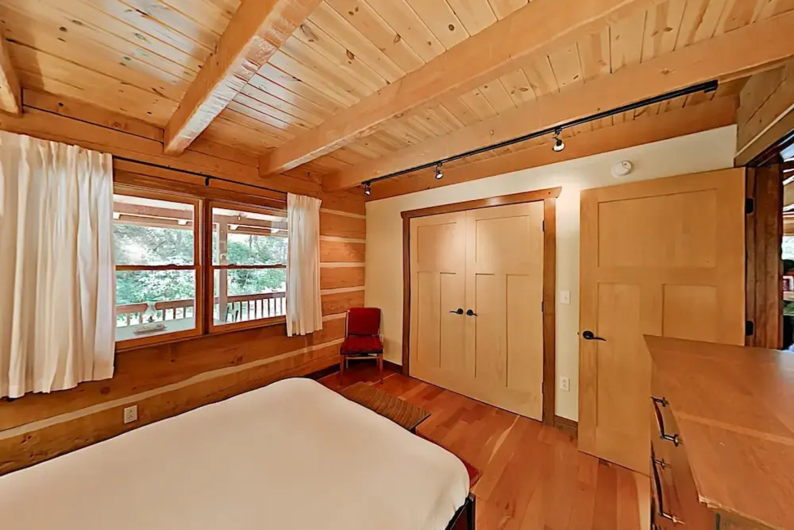 90presow 3 Bedroom Cabin