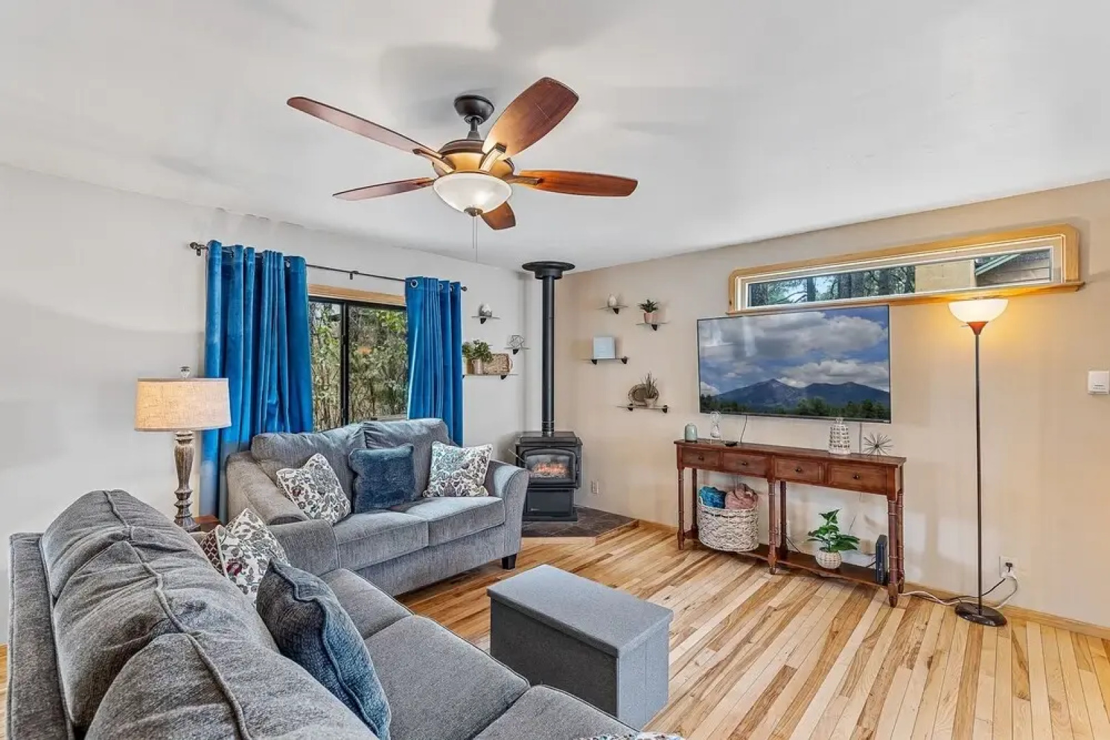 Pawnee Flagstaff 3 Bedroom Home by RedAwning