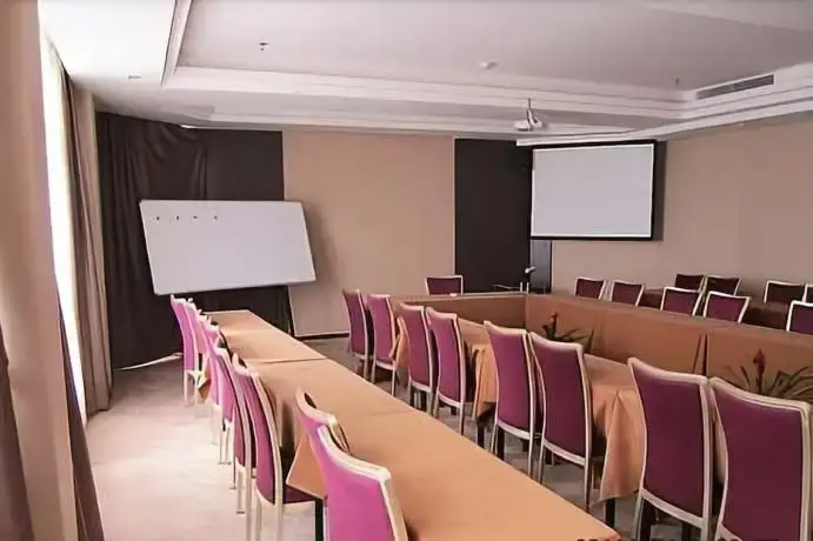 Xinxiang Bowei Style Hotel Peace Road