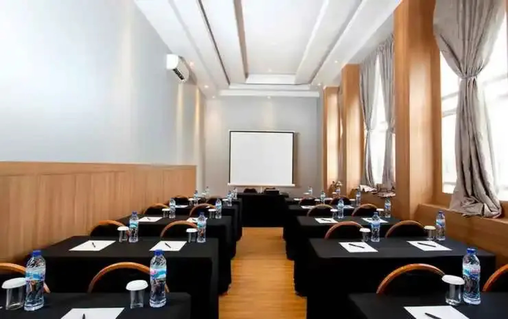 Hotel Omega Karawang