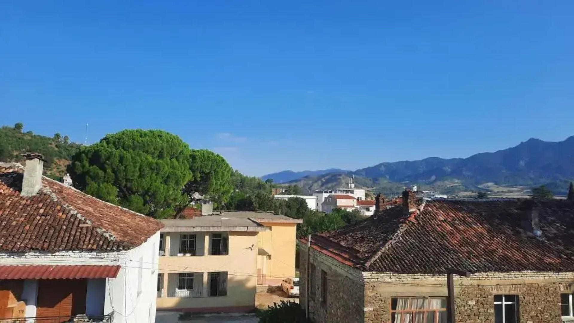 Rei's Apartment Permet