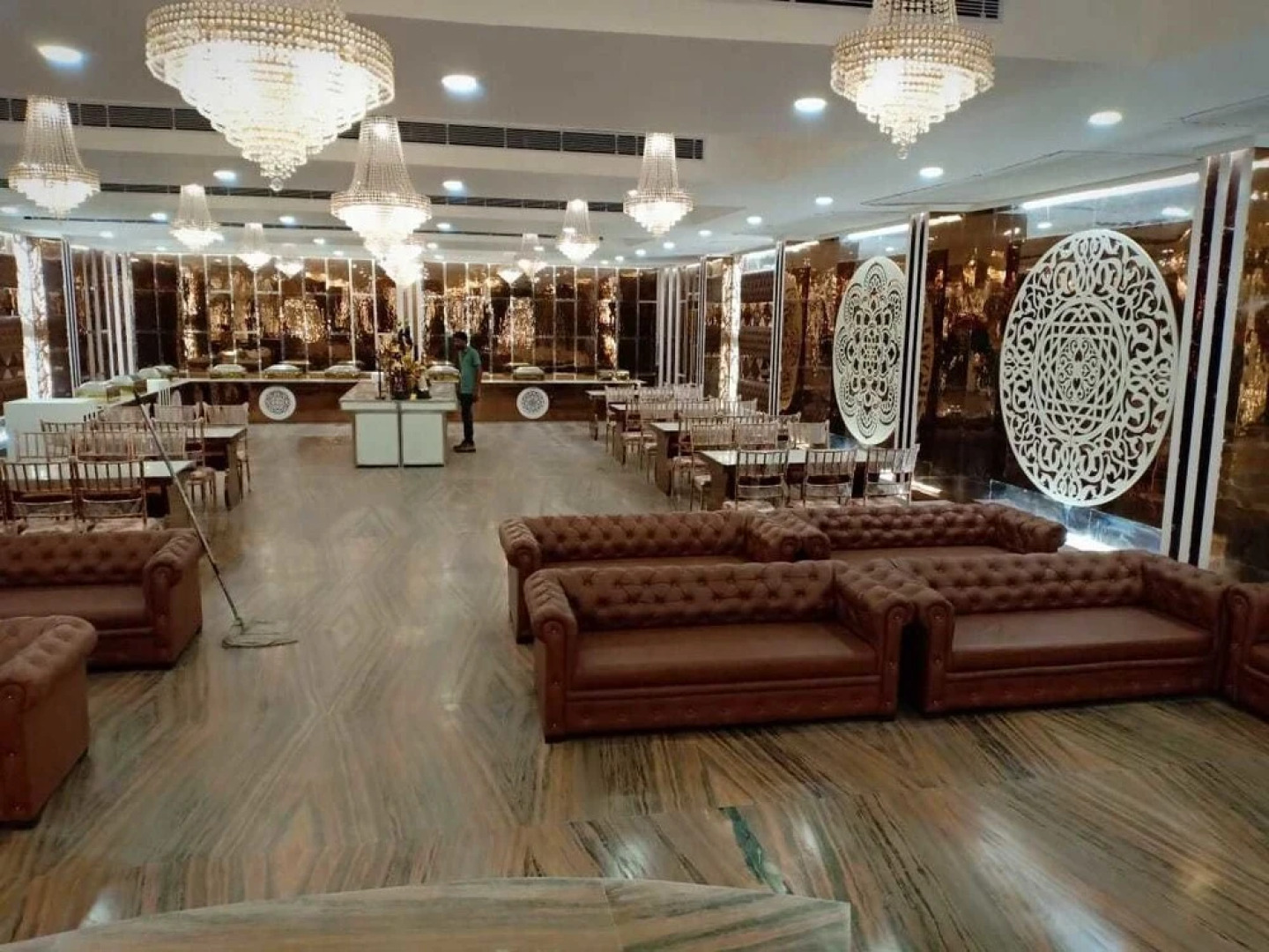 OAK TREE by Golden Plate